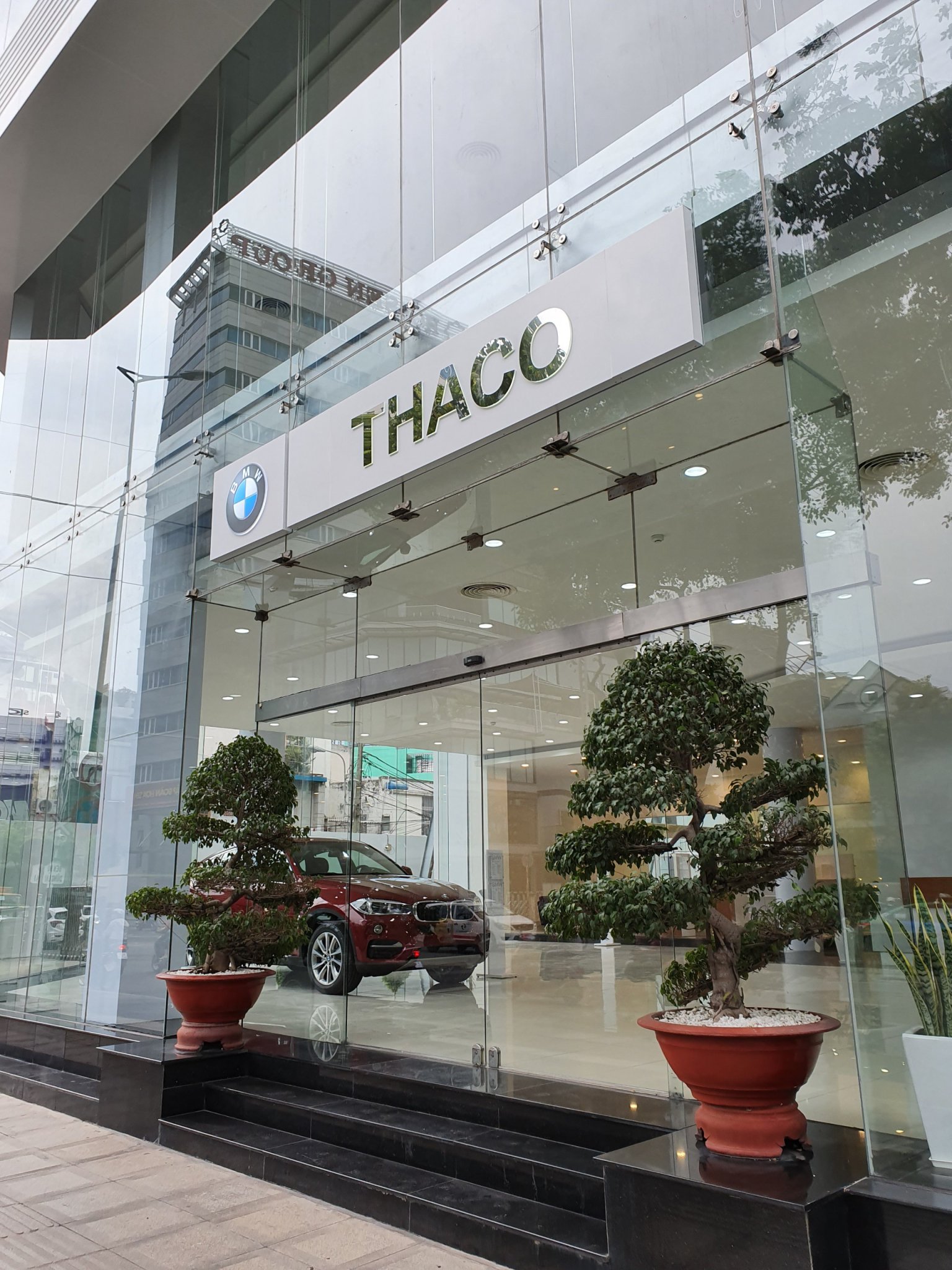 LẮP ĐẶT ĐIỀU HÒA TRUNG TÂM: BMW Phú Nhuận 2