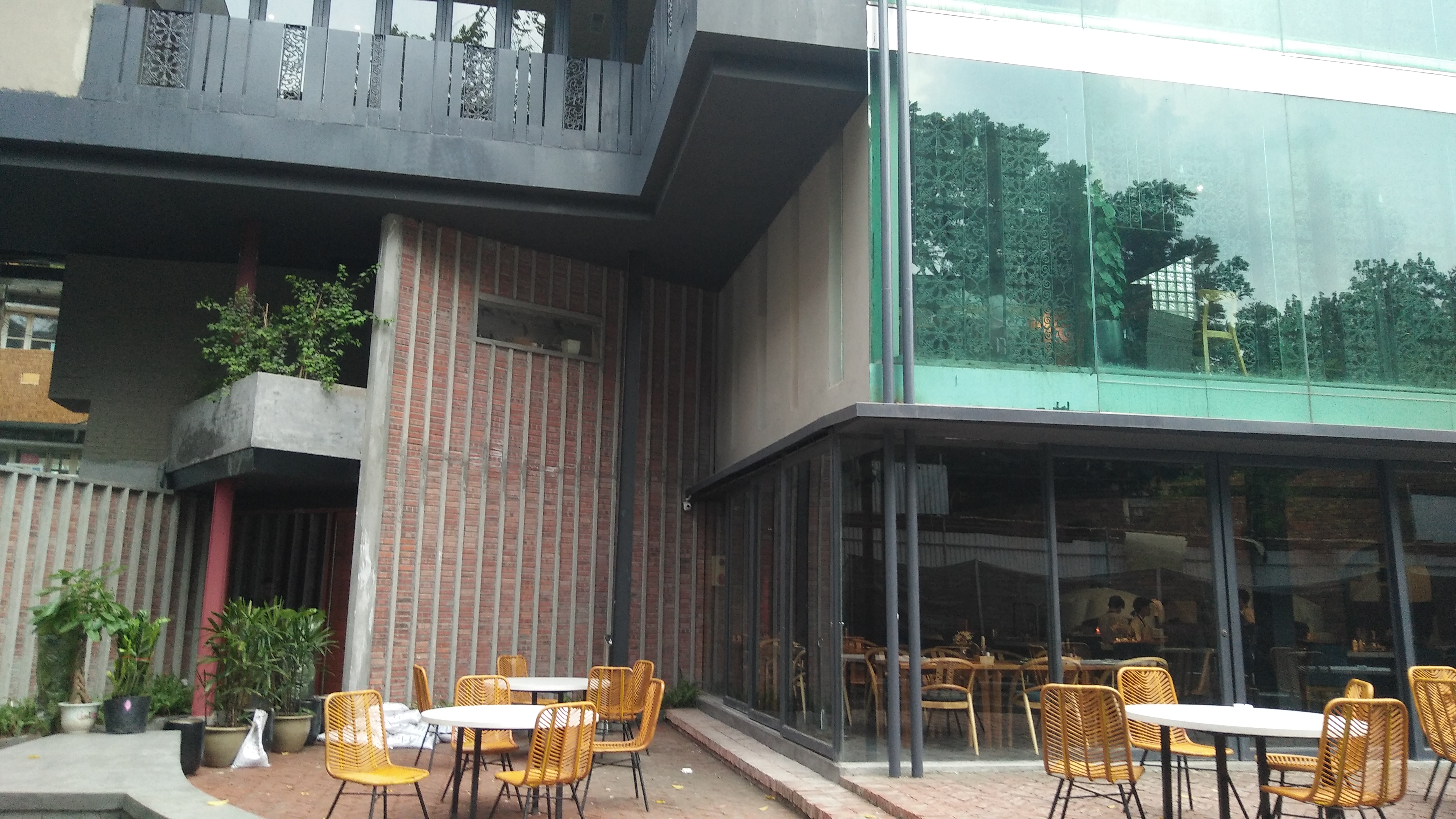 LẮP ĐẶT ĐIỀU HÒA TRUNG TÂM: Nhà Hàng Pizza 4P's